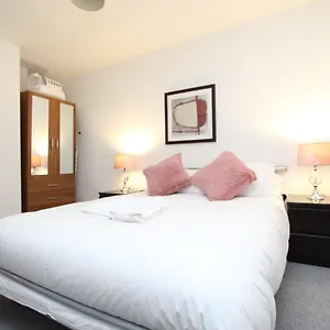 spacious-1-bedroom-apartment-in-e16.brighton-hotels-england.com/