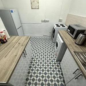 Spectacular 2 Bedroom On Tower Bridge Apartment