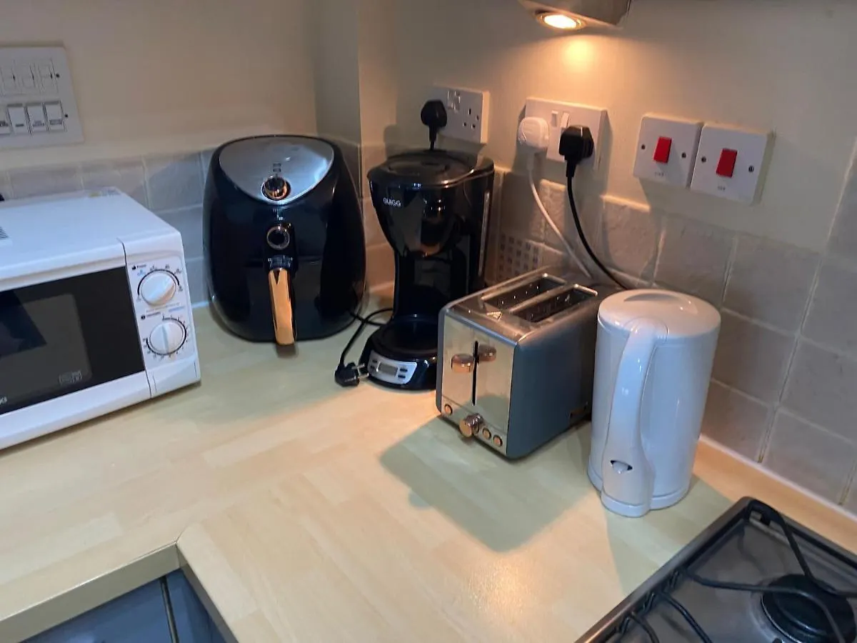 Dave\'S Apartment contacts